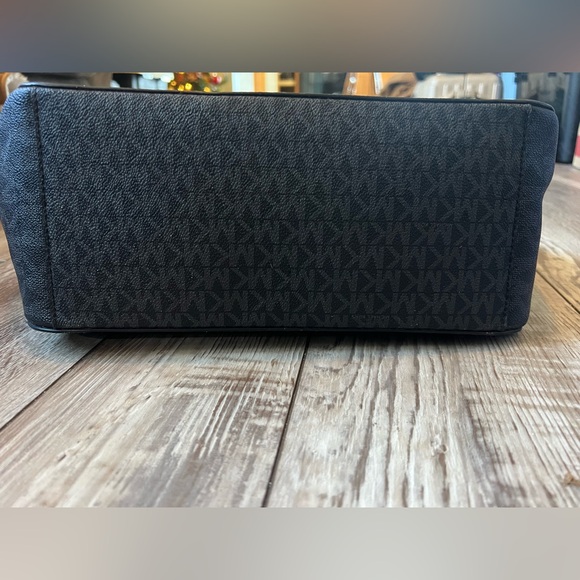 Michael Kors Black Jet Set Large Logo Shoulder Bag - Picture 10 of 10